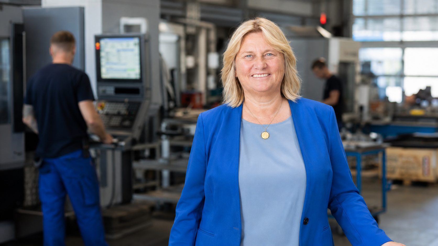 Mag. Gerlinde Pramer in der Werkshalle – Der Mensch dahinter
